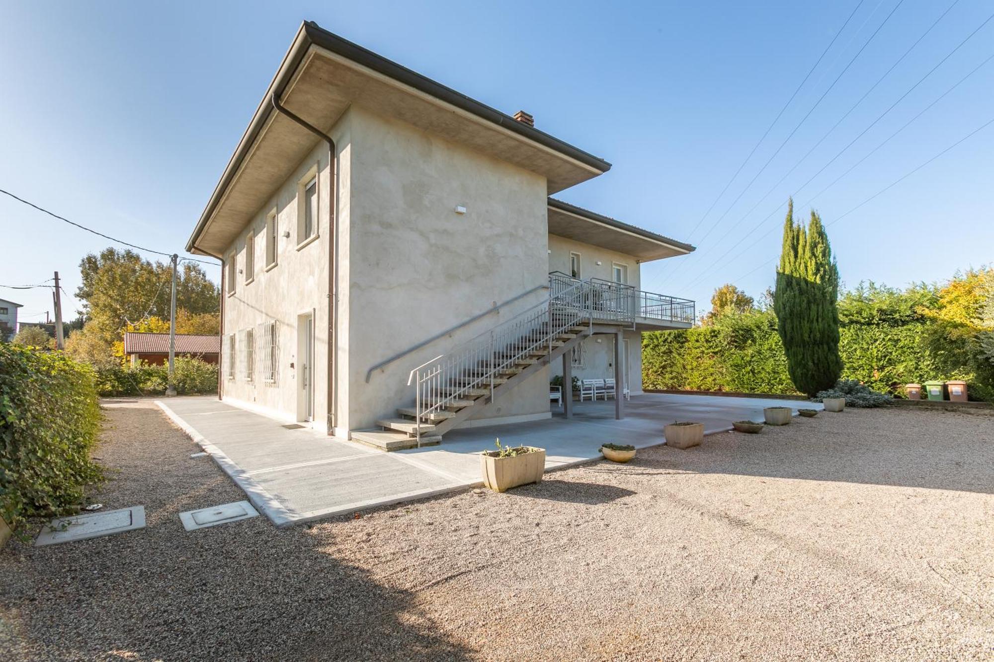 Bed Gold Apartment Castelnuovo del Garda Luaran gambar